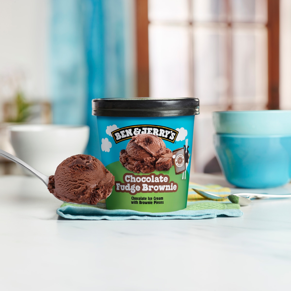 Chocolate Fudge Brownie Helado - Pint 3 / 4