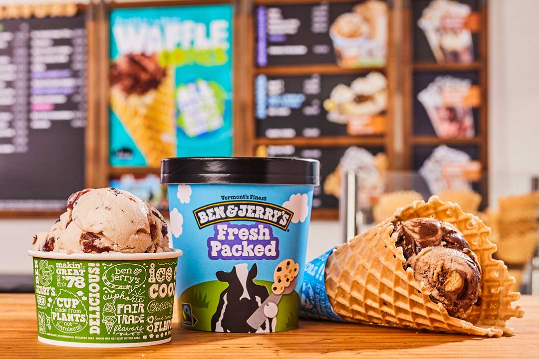 helado en el mostrador de la heladería